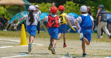 そりゃヒーローは生まれないわ…日本の「運動会」の欠点、イギリスの「スポーツデイ」と比べて発見