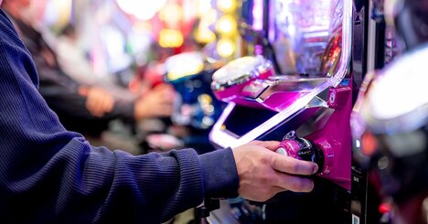 「休憩時間中のパチスロ禁止」を決めた会社→「休憩中は何をしても自由でしょ？」と反論する従業員…どっちの言い分が正しい？