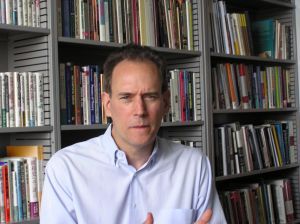 「菅首相に石を投げつけても何も変わらない。日本の政治が良くなるには衆院選が2回必要だ」スティーヴン・ヴォーゲル カリフォルニア大学バークレー校教授に聞く