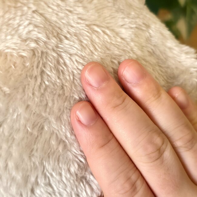 「朝の激寒通勤にちょうどいい！」セリアで見つけた“ミニ湯たんぽ”使い勝手バグツンで感動した！「ちょうどいいサイズ」「見た目もかわいい」