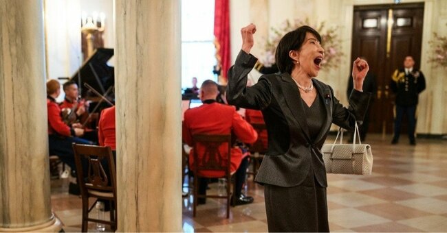 ホワイトハウスのホームページに掲載された「踊る高市首相」の写真（同ホームページより）