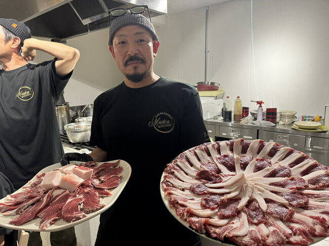 ひつじやの西塚洋平氏。脂肪の白さにご注目