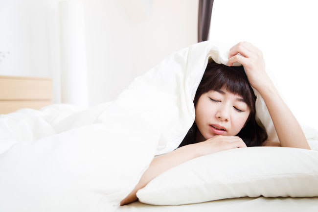 妻の慢性睡眠不足を引き起こした「むずむず脚症候群」とは