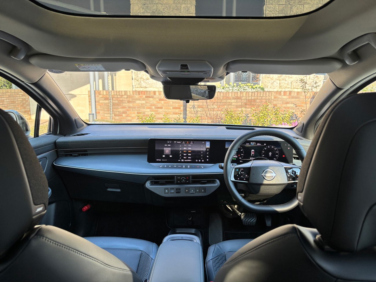 新型「リーフ」のインテリア。インストルメントパネル等の位置が低いのが特徴