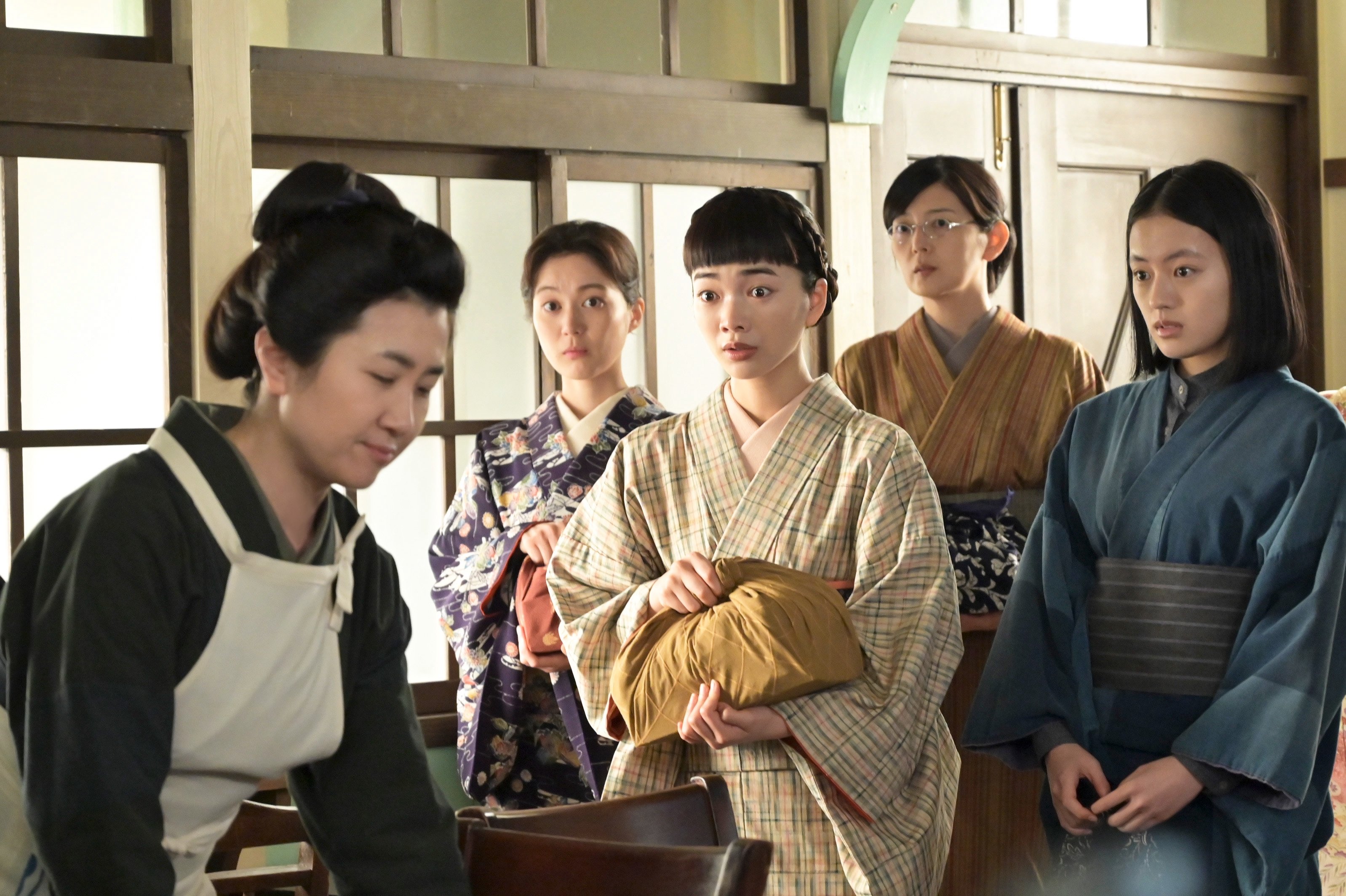 原田泰造にシソンヌじろう…日本の朝に芸人が必要なワケ〈風、薫る第45回〉
