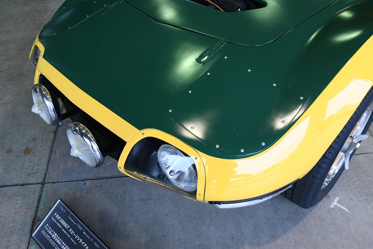 トヨタ2000GTスピードトライアル車レプリカ　標準のリトラクタブル・ヘッドライトは撤去され、補助ランプが追加されている
