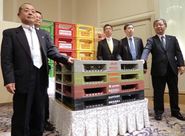 ビール4社が“初”の共同出資会社<br />手を組ませたパレット問題の深刻