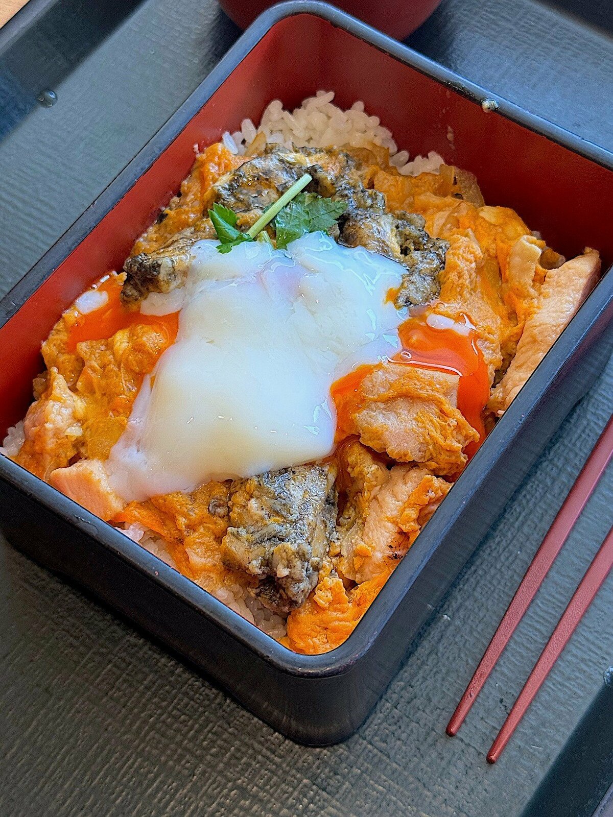 完成度が高すぎるって!なか卯の“限定どんぶり”旨みがすごくて食べる手が止まらない!「軟骨がめっちゃ美味しい」「世界狙えるよ」