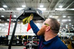 ロボットの「カウボーイ」、自動化が生んだ新職種