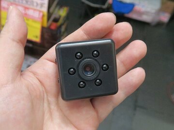 離れていてもスマホで見られる、1650円のWi-Fi対応の小型カメラ
