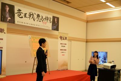 西尾明六段と本田小百合女流三段による大盤解説