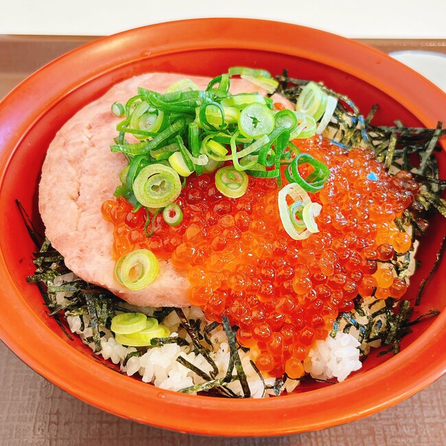 「毎日食べたい」「ハンパなく美味しい」すき家の“贅沢どんぶり”ひとくちの幸福感がすごい!「ビジュの暴力」