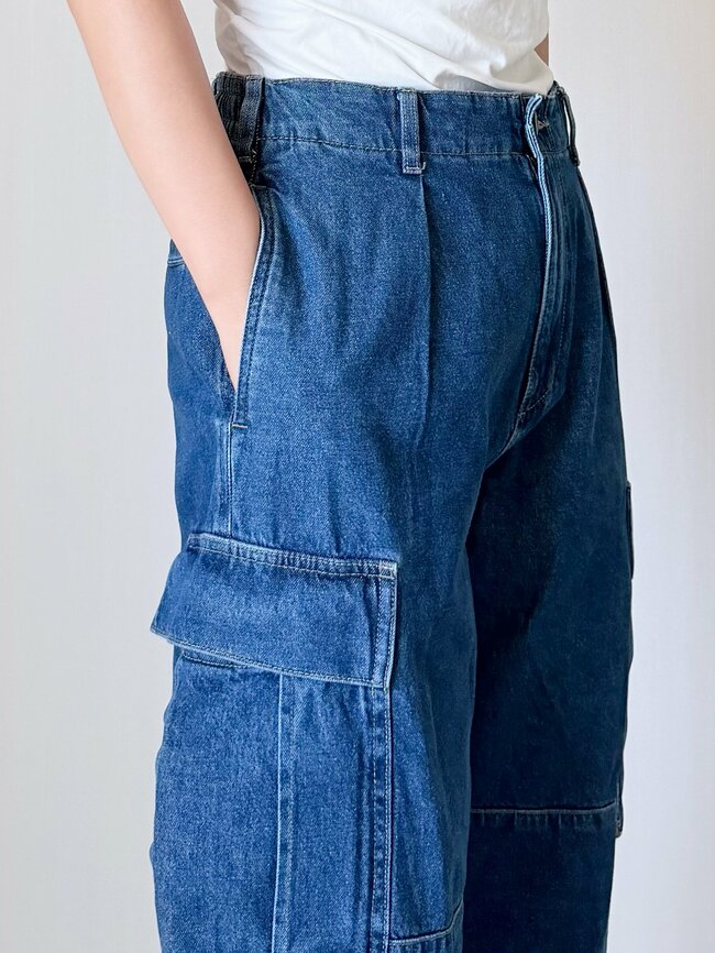 「めちゃくちゃ良い！」「なんでも合わせやすい」GUの“着回しワイドパンツ”が超オシャレ…「落ち感がいい雰囲気」「ルーズなシルエットがお気に入り」《購入レビュー》