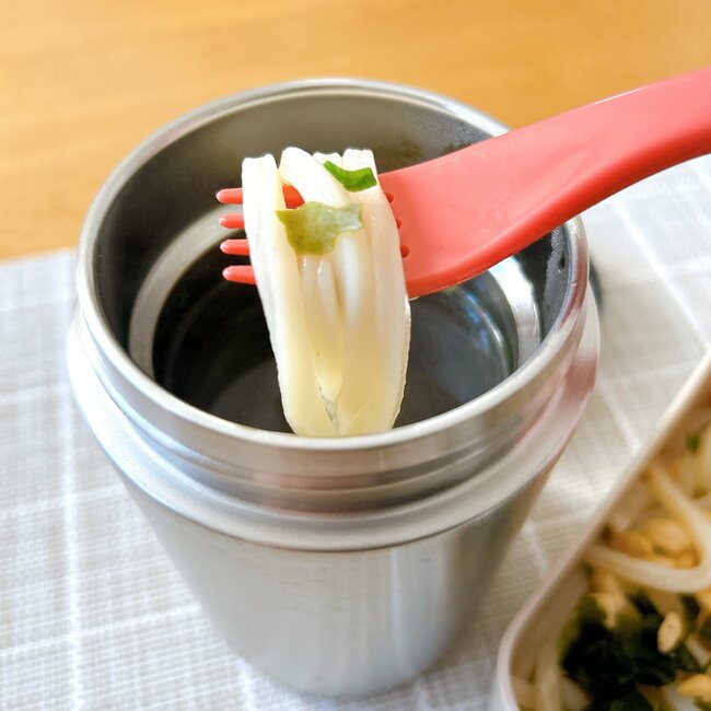 「5時間以上経ってもアツアツ」無印良品の“洗いやすいスープ容器”うどん弁当も作れて嬉しい!「お弁当作るより楽」「寒い時に重宝」