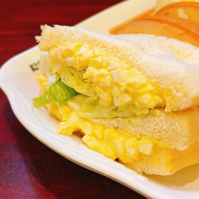 「これ2人分だろ」コメダ珈琲の“1000kcal超えメニュー”お腹パンパンで苦しい！「期待を裏切らないボリューム」「量多すぎて絶望してる」