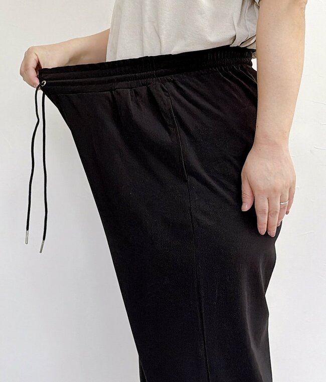 【しまむら】スタイルが良く見えて感動!1639円の「高見えワイドパンツ」びよ〜んと伸びる生地で楽ちん!《購入レビュー》
