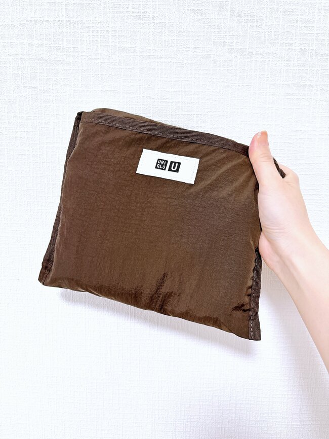 「毎日使っちゃう」「2色買いしました」ユニクロの“大容量ショルダーバッグ”が使い勝手バツグン！「肩にかけているのを忘れるぐらい軽快です」《購入レビュー》