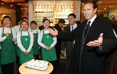スタバ、中国で首位陥落した訳とは