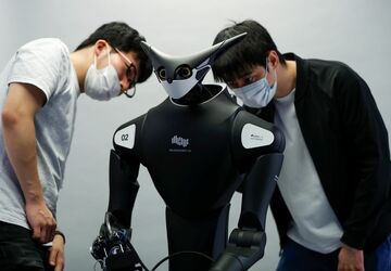 コロナで加速、肉体労働もリモートの時代へ