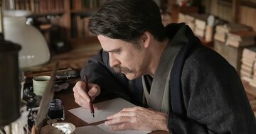 「シャラップ！」トミー・バストウの背中だけで1分弱！やさしいパパから一転「鬼の激怒」へ〈ばけばけ第118回〉