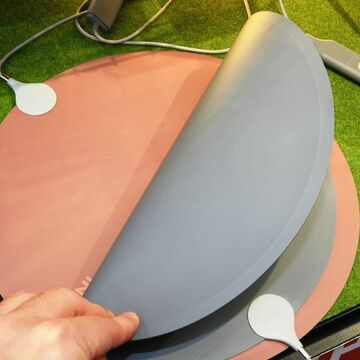 インクで温める厚さ1mmのUSBヒーター「INKO Heating Mat Heal」