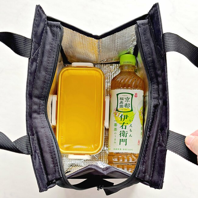 「探していたサイズ感」「すぐに2個買いました」無印良品の“ペタンコになる買い物バッグ”お肉のパックが傾かなくて便利すぎる！「いつも愛用してます」