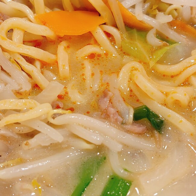 「ボリュームおかしくないですか？」日高屋の“てんこ盛りメニュー”具だくさんで麺が見えないよ！「美味しすぎて2日連続で食べてる」「腹パンになった」《実食レビュー》