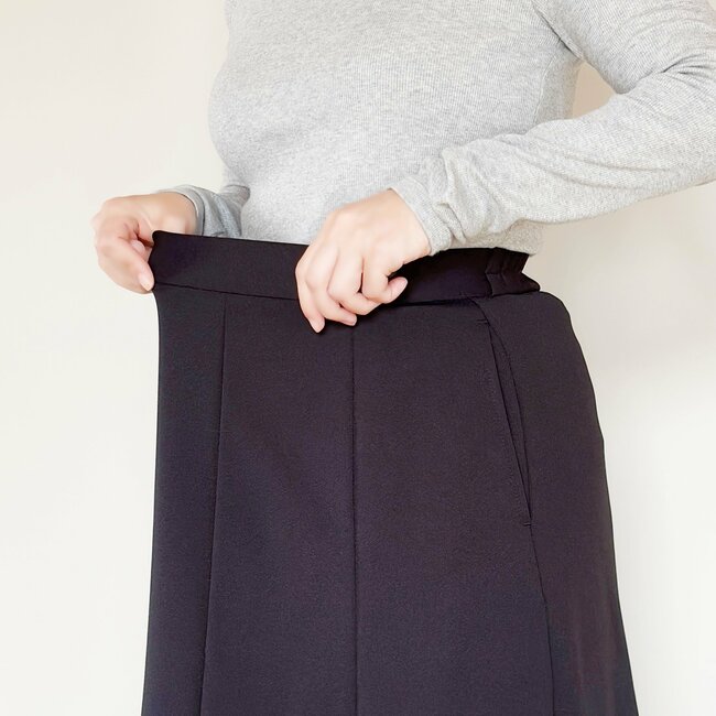 下半身がキレイに見える!GUの“2990円→1990円スカート”シルエットが完璧すぎる!「やっと見つけた理想のスカート!」「お腹やお尻が気になりません」