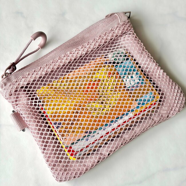 カード15枚が余裕で入った！無印良品の“ミニ財布になる収納ポーチ”が天才すぎる！「やっと購入できました！」「再入荷メールを見てすぐに購入」