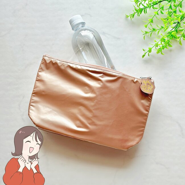 おくすり手帳や処方薬がまるっと入った！コメダ珈琲の「自立する大容量ポーチ」保冷もできて使い勝手バツグン！《購入レビュー》