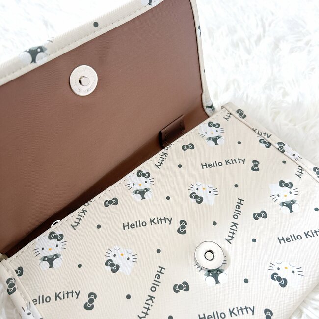 カードや診察券が27枚も入った…！しまむら×サンリオの「大人かわいい仕分けポーチ」財布代わりにもなって天才すぎる！