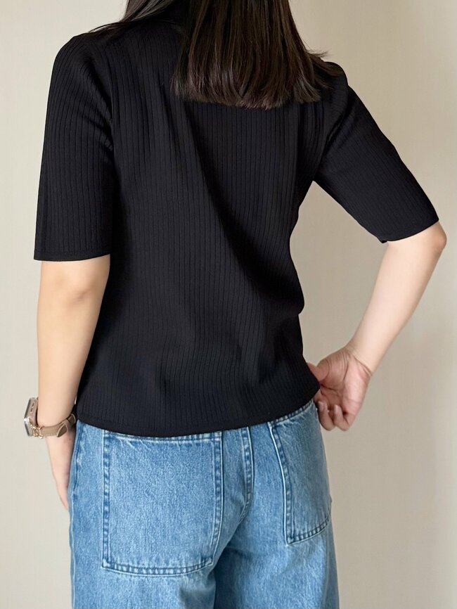 コスパ良すぎて全色欲しくなる！しまむらの「1639円トップス」着るだけで細見えするシルエットが素敵！