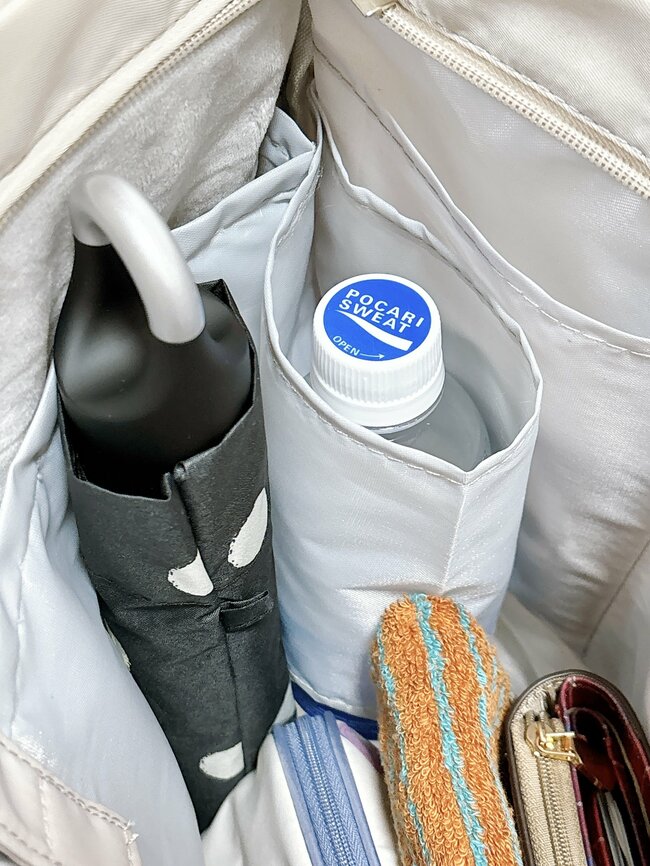 「2個目の購入」「買って大正解でした」3COINSの“大容量トートバッグ”ポケットいっぱいで大助かりです！「全て入るので助かってます」