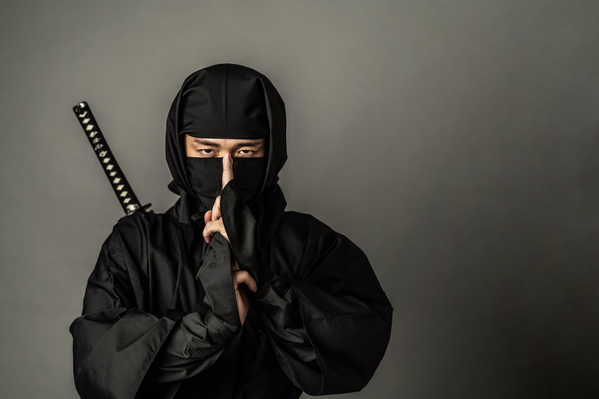 「忍者の手裏剣」実は投げる武器ではなく…本当の使い方が衝撃的すぎた!