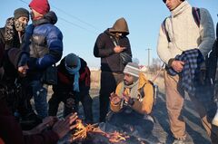 ウクライナ国境、後回しにされる外国人の避難民