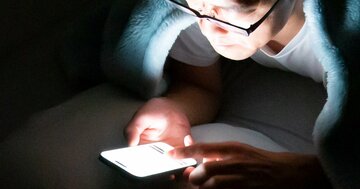 生活保護を断られ餓死…感情を揺さぶる“デマ動画”が拡散、だまされないための「チェックポイント」とは