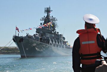 ロシア巡洋艦が沈没、ウクライナは「ミサイル攻撃」主張