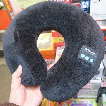 寝ながら音楽！ 旅行用首枕型の激安Bluetoothスピーカー