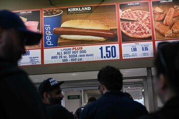 コストコ、1.50ドルのホットドッグセット値上げせず