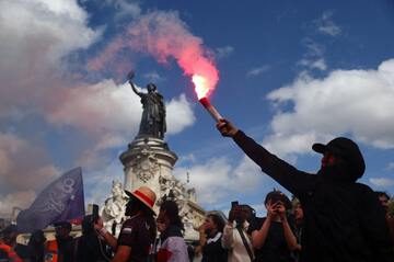 フランス全土で「全てを封鎖せよ」デモ拡大、その背景は