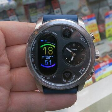 デジタルとアナログ搭載のメタルなスマートウォッチが6780円！