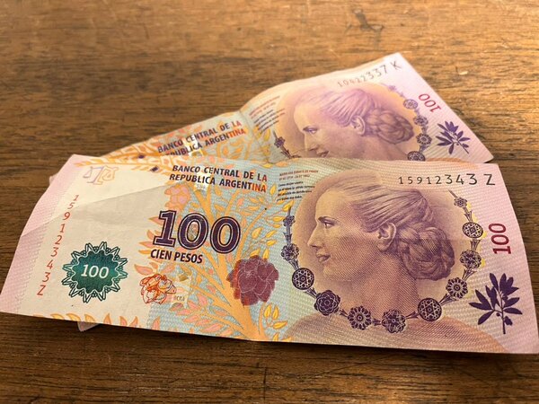 アルゼンチンの「100ペソ」に描かれた、エビータことエバ・ペロンの肖像画