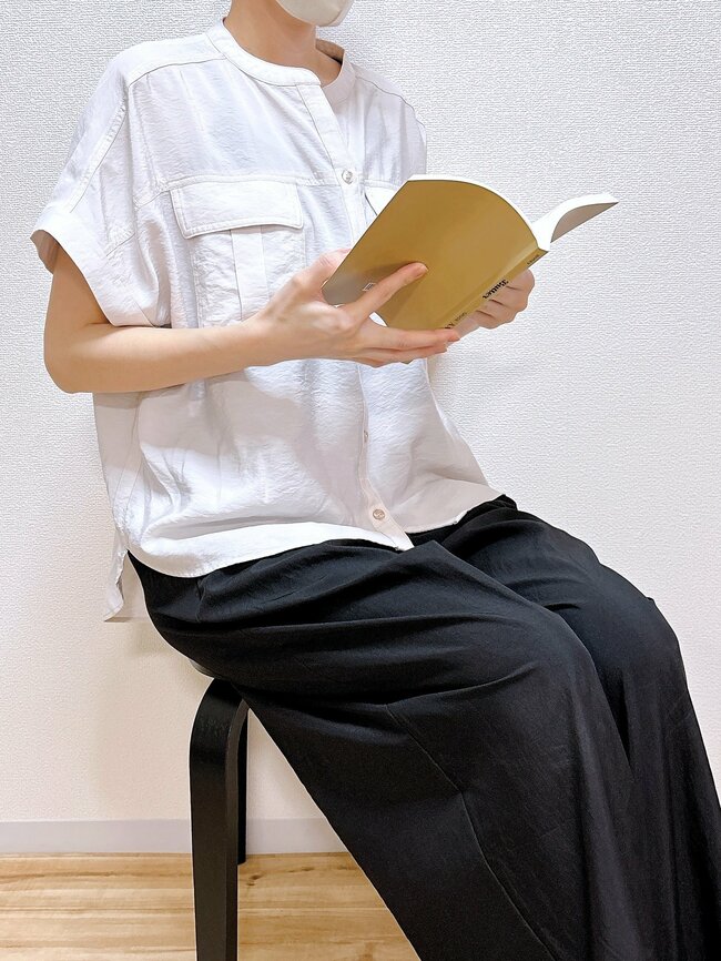 「毎日着たい」「色違いで購入」ハニーズの“楽ちんブラウス”すぽんと着るだけでオシャレ！「一目惚れしました」