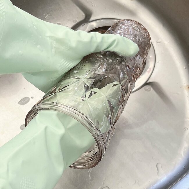 「3店舗目にしてやっと買えた」スタバで見つけたらラッキーな“宝石みたいなタンブラー”キラキラ輝いて美しすぎる！「無事買えて大歓喜」「めっちゃ人気すぎ！」