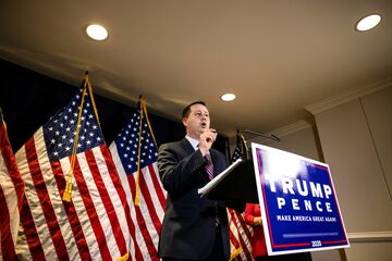 トランプ氏主張の「選挙不正」、弁護団も及び腰