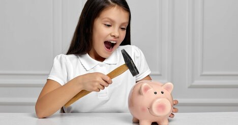 「お金をムダ遣いする子」の親に共通する、お小遣いのNG習慣