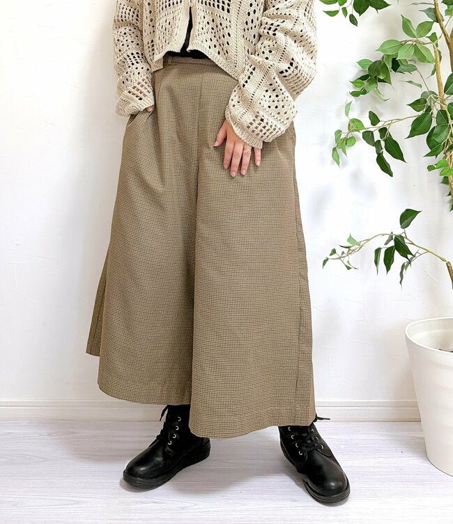 ワークマンは天才ですか…？2300円の「スカートみたいなパンツ」がオシャレで有能！トイレの“あるある悩み”が解決します《購入レビュー》