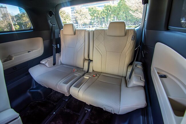 アルファード・エグゼクティブラウンジPHEV3列目シート
