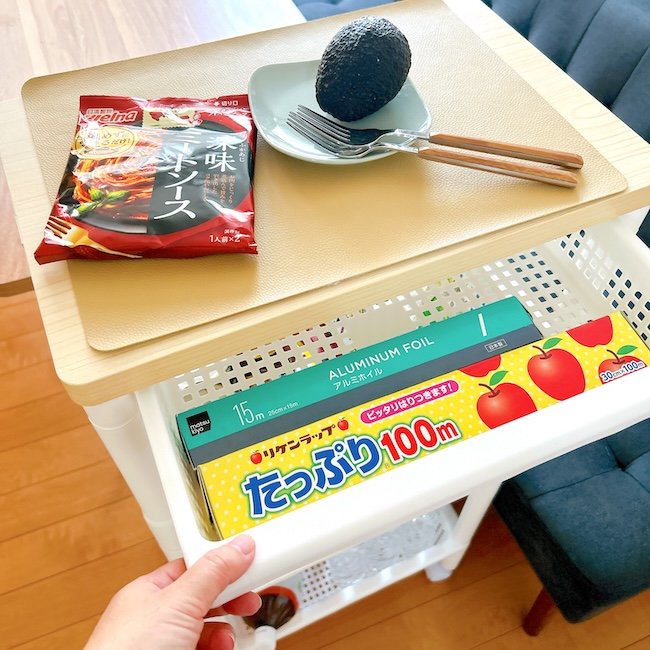 「こんな物が欲しかった」ニトリの部屋がすっきり片付く“おしゃれ収納”が全部屋に置きたいくらい優秀！「狭いキッチンに助かります」「買って良かった」