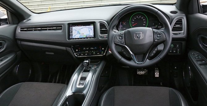 ホンダ・ヴェゼル・ハイブリッド・モデューロXホンダセンシング(FF)のインパネ
